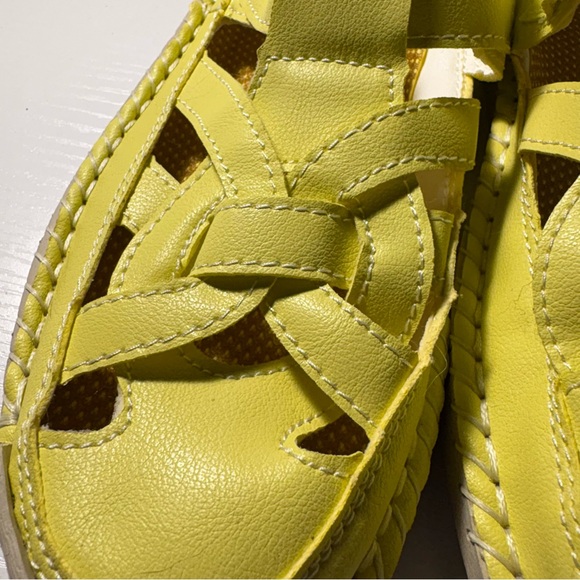 Women’s Yellow Fisherman Sandals Closed Toe Comfort Shoes Size 7 New - Picture 3 of 7
